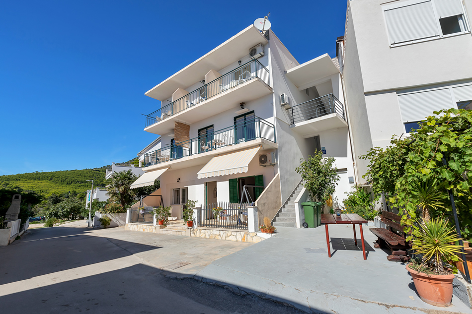 ferdo zivogosce apartment house
